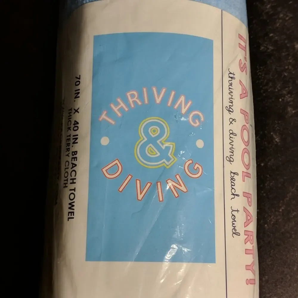 Packed Party Thriving & Diving Beach Towel - NIP